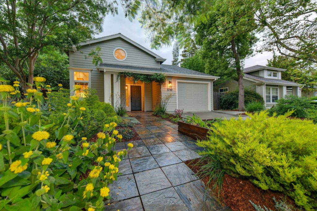 A LANEWAY HOME: Why You Want One - Custom Home Design